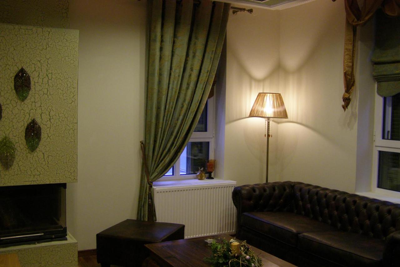 Room In A Neoclassical House - Ladybug Kastoria Exterior photo
