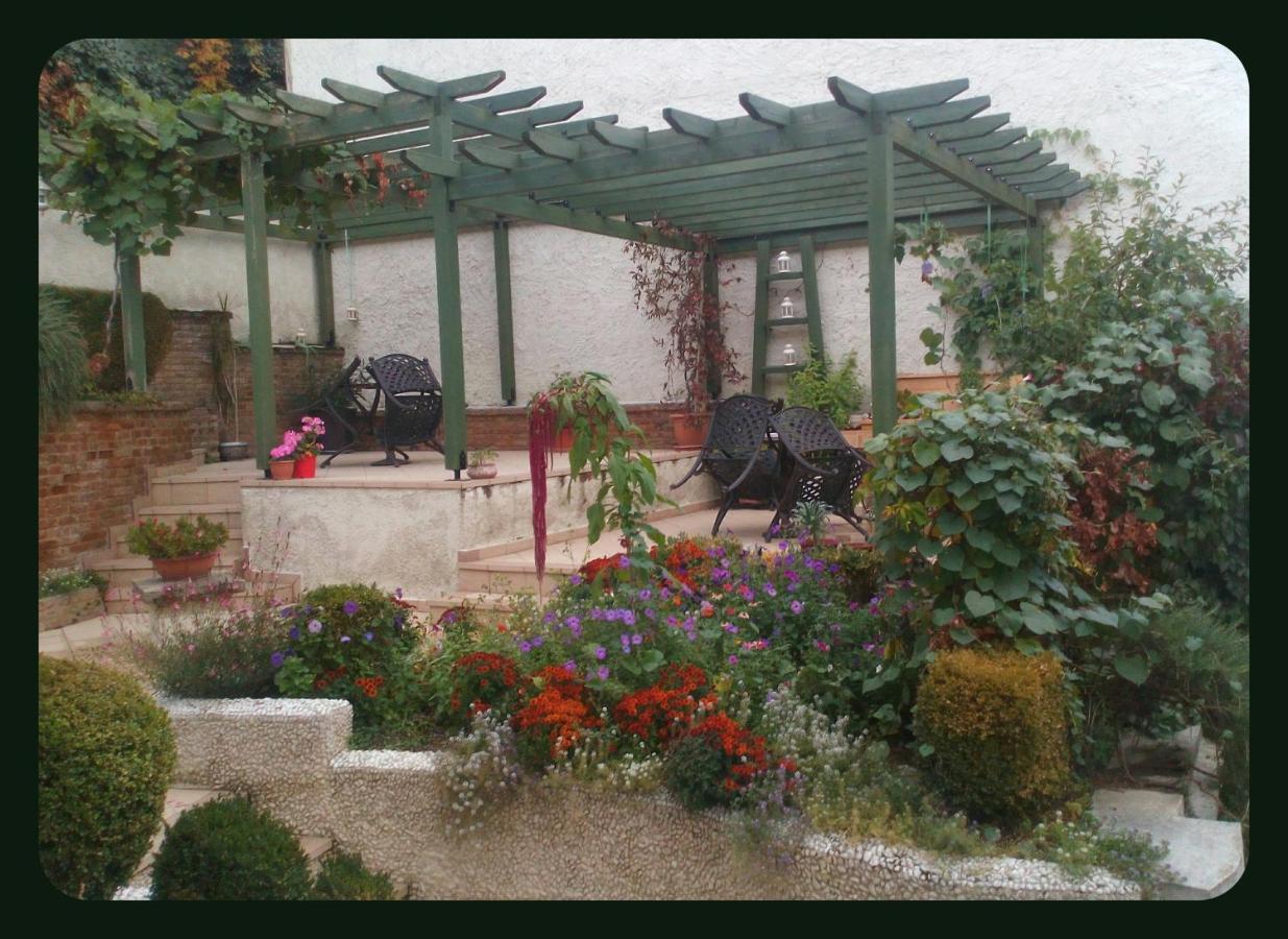 Room In A Neoclassical House - Ladybug Kastoria Exterior photo